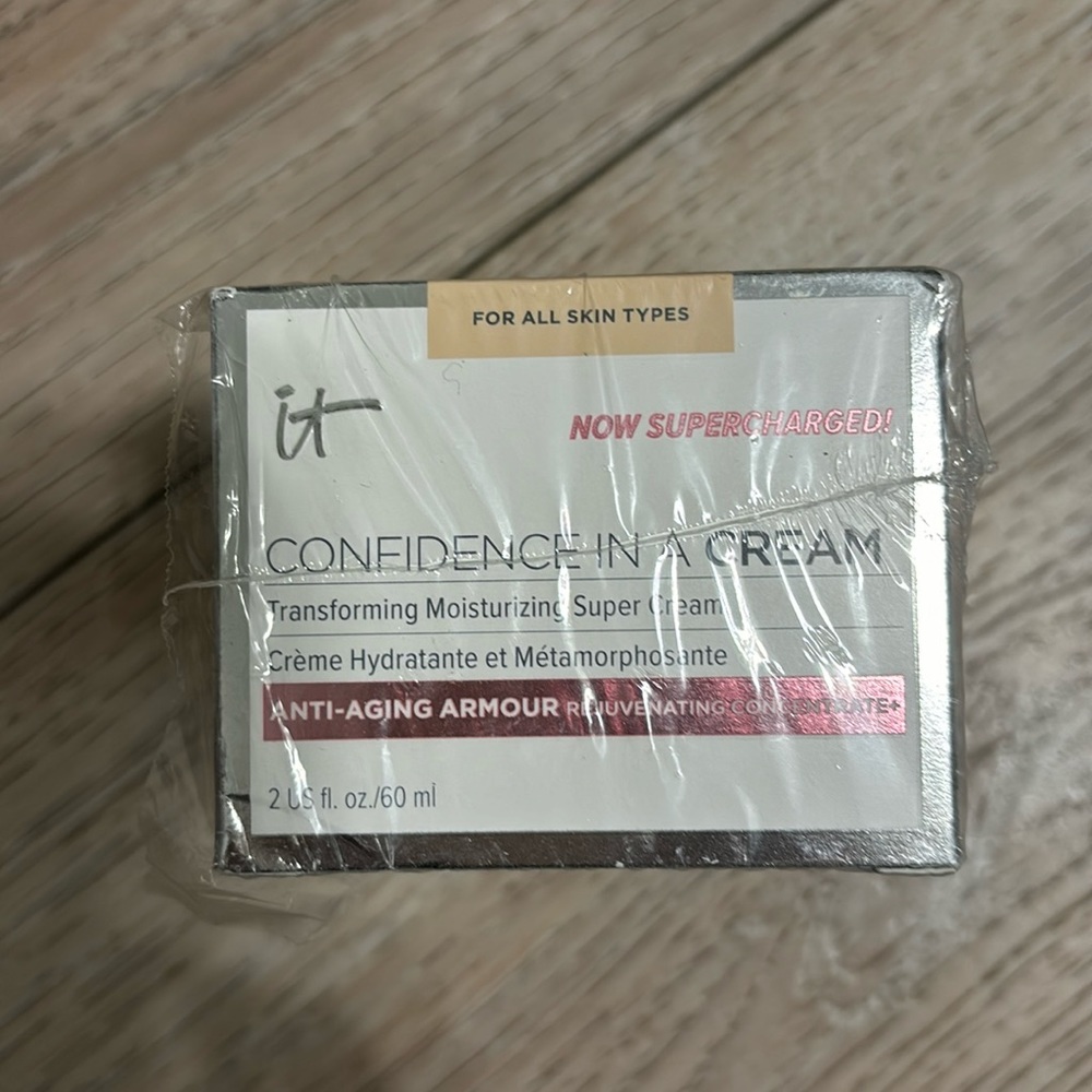 IT Cosmetics Confidence In A Cream Super Supercharged Anti-Aging Armour 2oz.